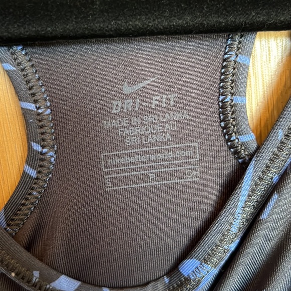 nike racer back sports bra - Picture 3 of 4